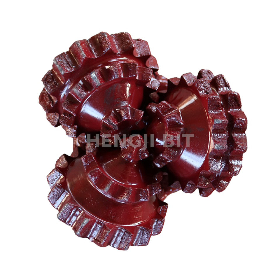 6 3/4 ''' 171.5 मिमी स्टील टूथ ट्राइकोन ड्रिलिंग रॉक रोटरी रोलर बिट